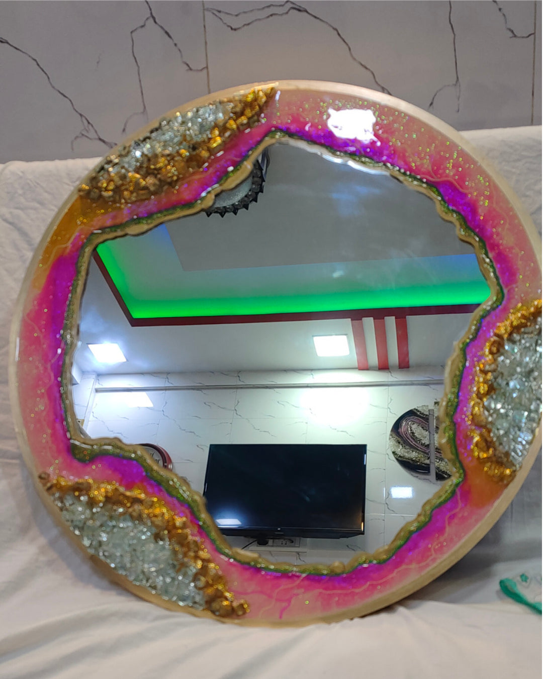 Emerald Luxe Geode Mirror – Handcrafted Resin Art in Green & Gold