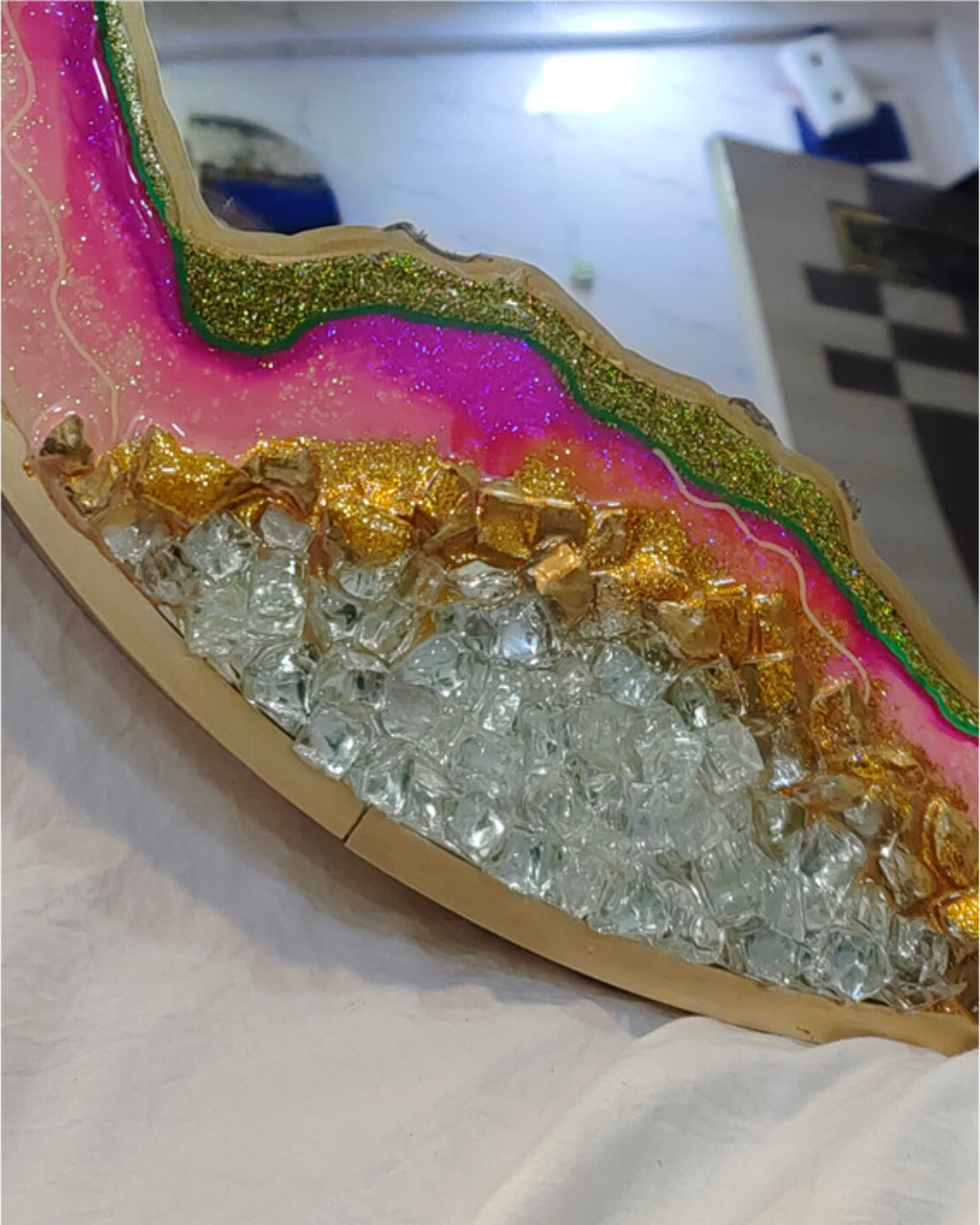 Emerald Luxe Geode Mirror – Handcrafted Resin Art in Green & Gold
